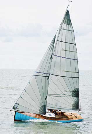 Taditionelles Segelboot Indigo Chantier Des Ileaux Daysailer