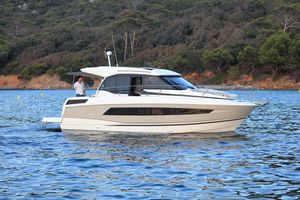 Express Cruiser / Innenborder / zweimotorig / Hard-top / Fahrten