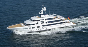 Fahrten-Megayacht / Raised Pilothouse