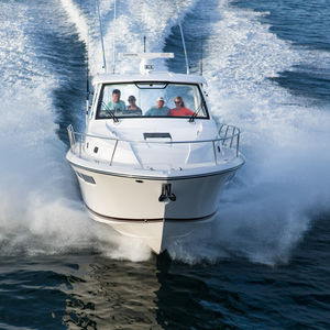 Express Cruiser / Außenbord / zweimotorig / Hard-top / Sportfischer