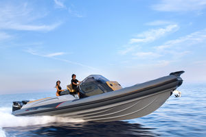 Außenbord-Schlauchboot / zweimotorig / Festrumpf / Mittelkonsole