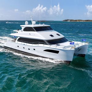 Motor-Katamarane Motoryacht / Fahrten / geschlossene Flybridge / 3 Kabinen