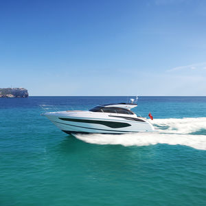 Fahrten-Motoryacht / Hard-top / mit geschlossenem Cockpit / 2 Kabinen