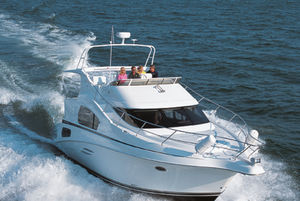 Express Cruiser / Innenborder / Diesel / zweimotorig / Flybridge