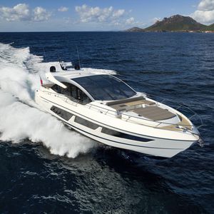 Fahrten-Motoryacht / Hard-top / 3 Kabinen