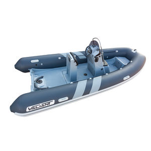 Außenbord-Schlauchboot / Festrumpf / Mittelkonsole / max. 8 Personen