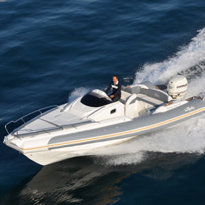 Außenbord-Schlauchboot / Festrumpf / Mittelkonsole / max. 10 Personen
