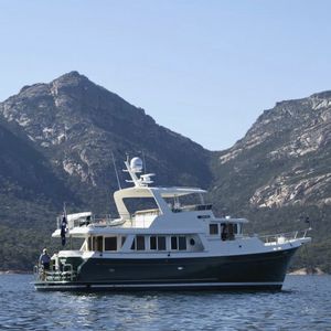 Fahrten-Motoryacht / Trawler / Flybridge / 3 Kabinen