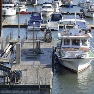 Schwimmende Tankstelle / für Häfen / Frischwasser / für Yachthäfen
