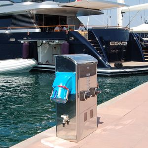 Stromversorgungssäule / für Wasserversorgung / mit integrierter Beleuchtung / für Stege