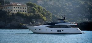 Fahrten-Motoryacht / Flybridge / 3 oder 4 Kabinen