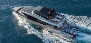 Fahrten-Motoryacht / Flybridge / IPS / 4 Kabinen