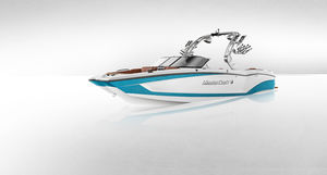 Deck-Boat / Innenborder / Doppelkonsole / Wakeboard / Wasserski