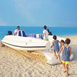 Außenbord-Schlauchboot / zweimotorig / RIB / Seitenkonsole