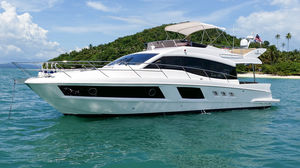 Express Cruiser / Innenborder / Flybridge