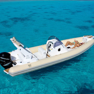 Außenbord-Schlauchboot / Festrumpf / Mittelkonsole / max. 18 Personen