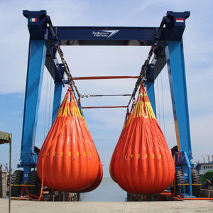 Travellift mit Allradlenkung / ferngesteuert