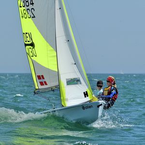 Kinderjolle / zweihändig / Regatta / Freizeit