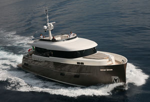 Fahrten-Motoryacht / Flybridge / Verdränger / 3 Kabinen