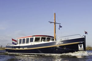 Fahrten-Motoryacht / Hard-top / Verdränger / 2 Kabinen