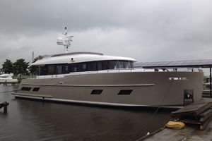 Fahrten-Motoryacht / Flybridge / Verdränger / 3 Kabinen