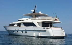 Fahrten-Motoryacht / Flybridge / Raised Pilothouse / 5 Kabinen