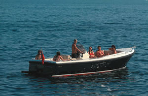 Innenborder-Konsolenboot / klassisch / max. 8 Personen