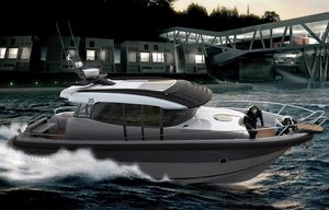 Express Cruiser / Innenborder / Diesel / zweimotorig / mit Ruderhaus