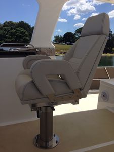 Steuermannsitz / für Boote / für Yachten / mit Armlehnen
