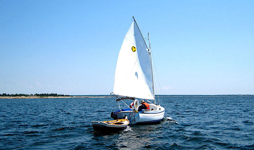 Traditionelles Segelboot - SUN CAT - Com-Pac Yachts - 2 Kojen / Catboat