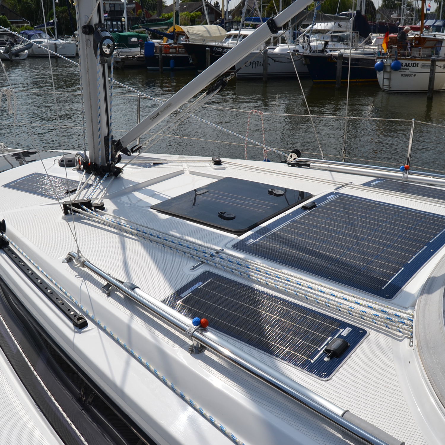 Growatt 210W Flexibles Solarpanel – Monokristallin, 23% Wirkungsgrad, IP67, 22V, Mit Klettband & Ladekabel – Für Wohnwagen, Balkon, Boot & Dach