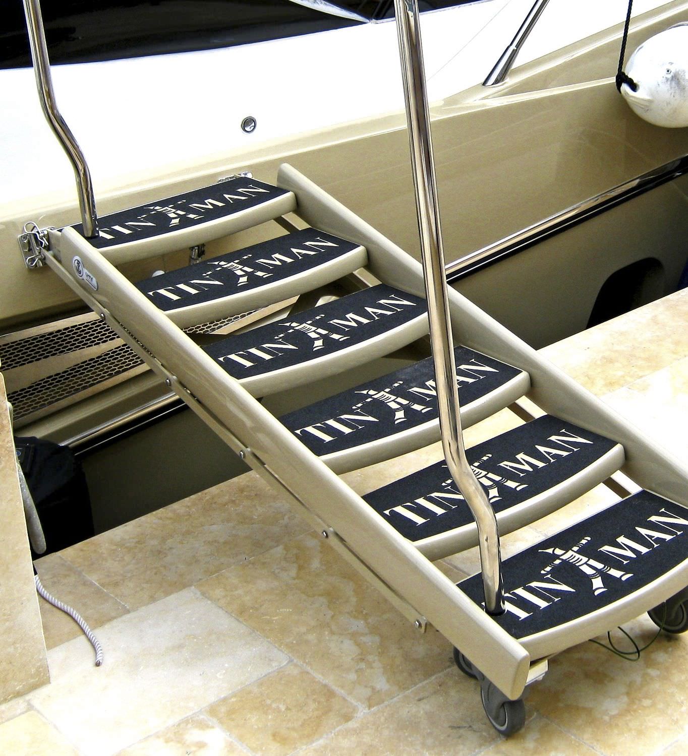 Yachtleiter - UMT MARINE LLC - seitlich / Boarding / manuell