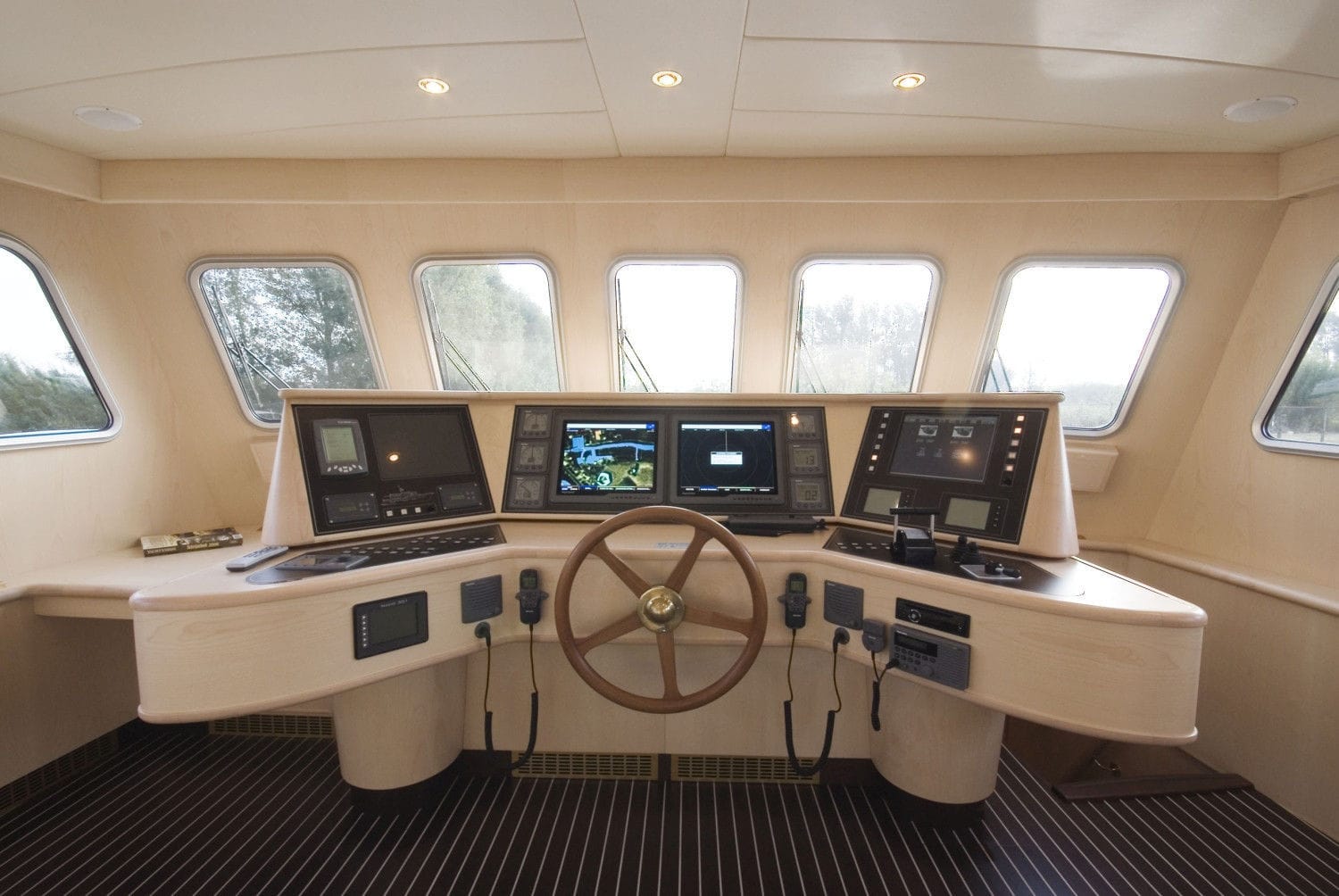 Innenborder-Trawler - Delfino 65 - De Alm - Flybridge / Stahl