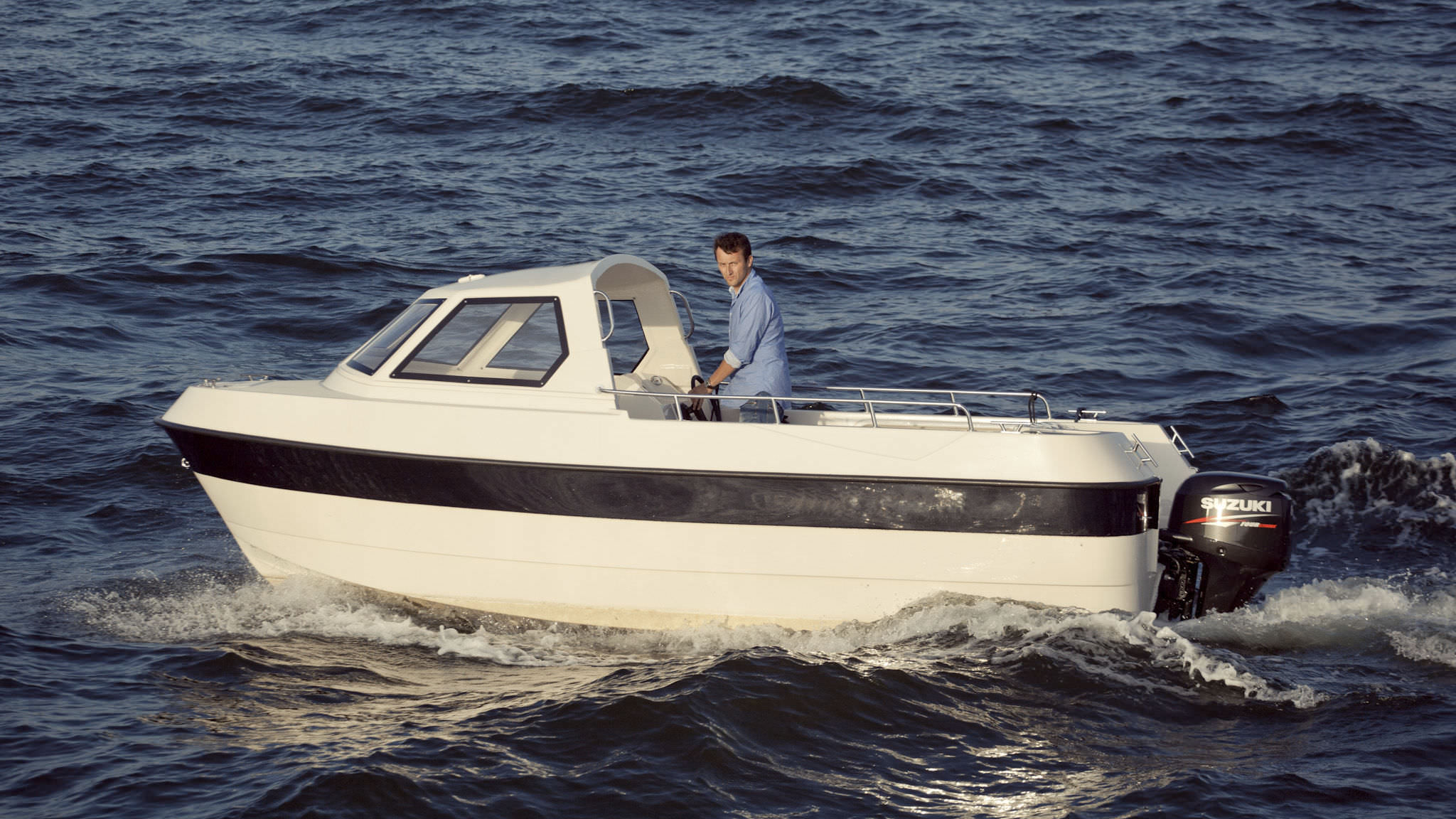 AußenbordKonsolenboot Tuna 560 Admiral Boats S.A. Seitenkonsole