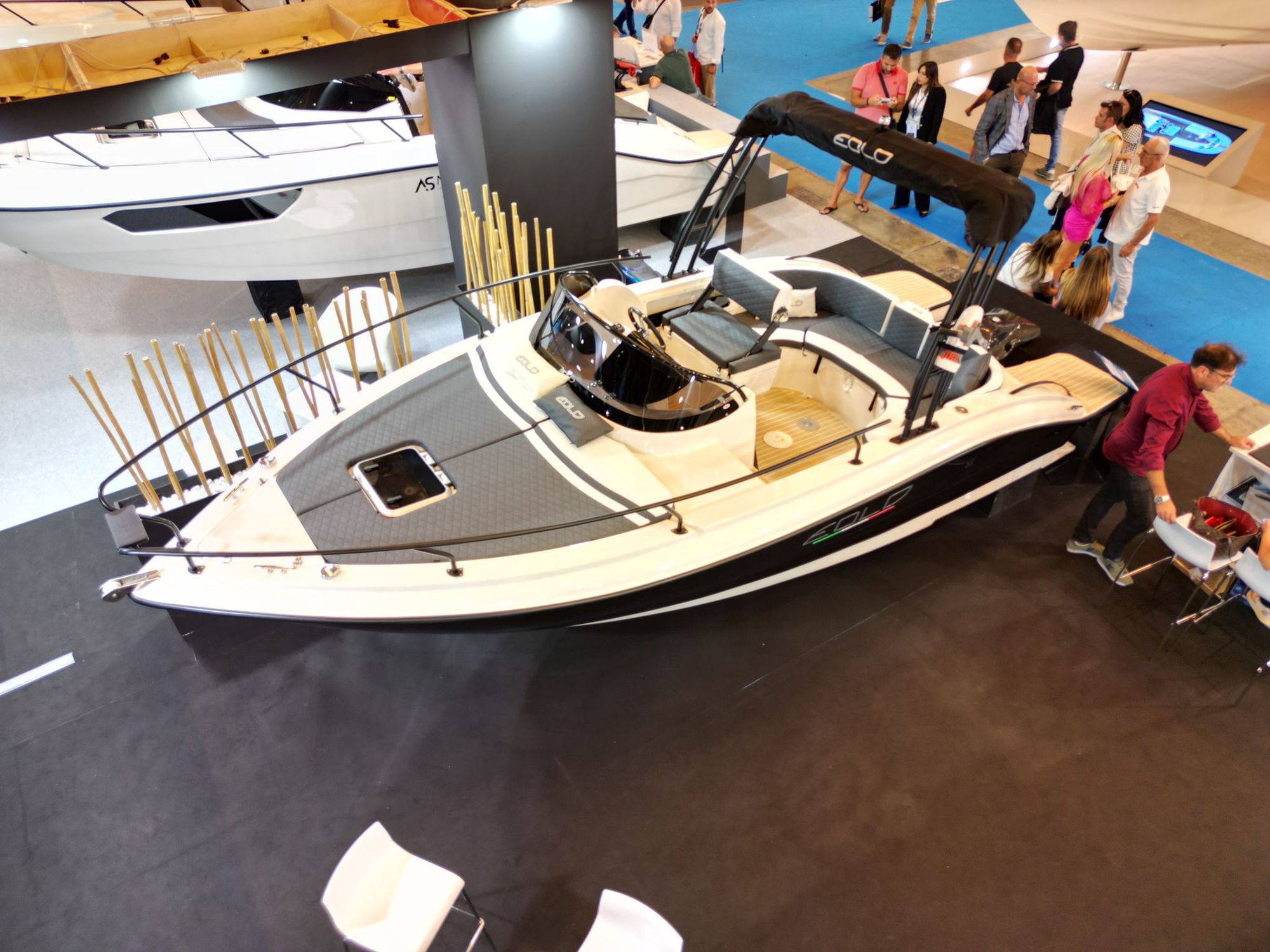 au-enborder-daycruiser-6-4-el-eolo-open-mit-mittelkonsole-max