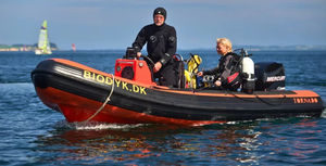 Taucherbasisboot Berufsschiff