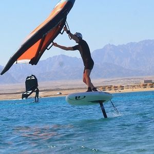 Foil zum Windsurfen