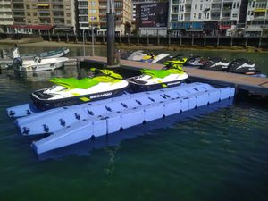 schwimmender Ponton