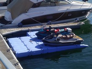 schwimmende Plattform