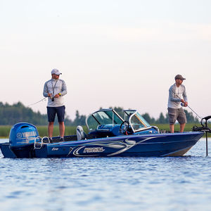 Bass-Boat / Außenborder 1