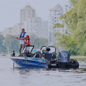 Bass-Boat / Außenborder