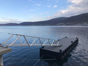 schwimmender Bootssteg