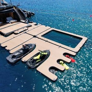 Schwimmbecken mit Auftrieb