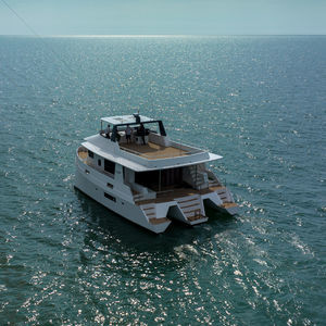 Trimaran-Motoryacht