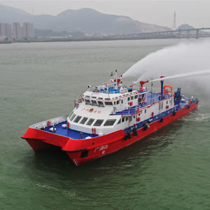 Katamaran-Feuerlöschschiff 1