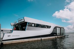Katamaran-Hausboot 1