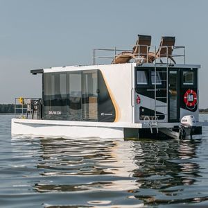 Katamaran-Hausboot 1