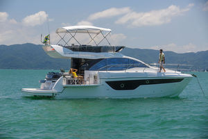 Express-Cruiser / Innenborder