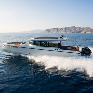 Express-Cruiser / Außenborder