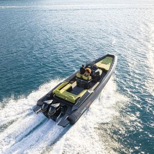 zweimotoriges Schlauchboot